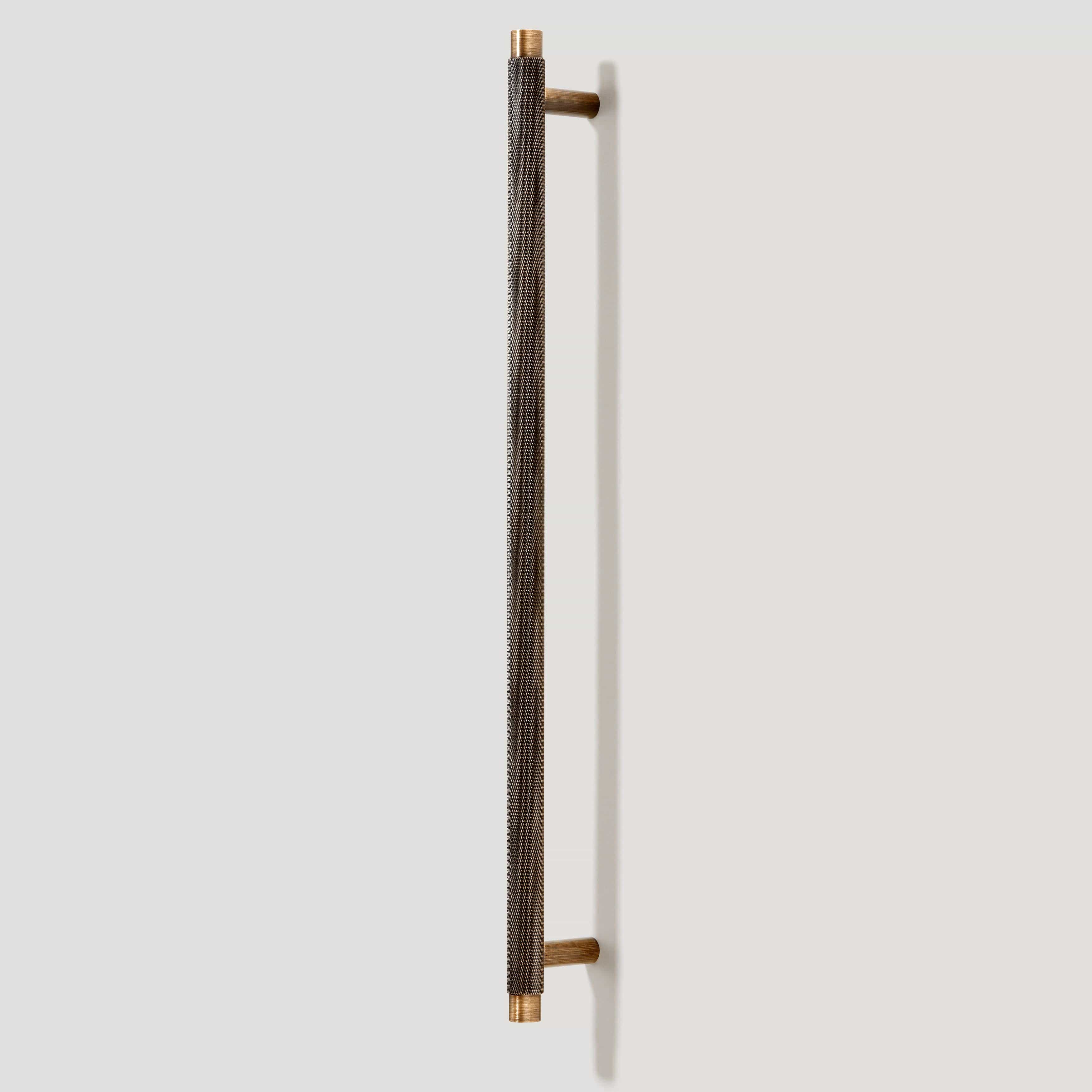Plank Hardware Handles & Knobs KEPLER Heavyweight Knurled Handle - Antique Brass