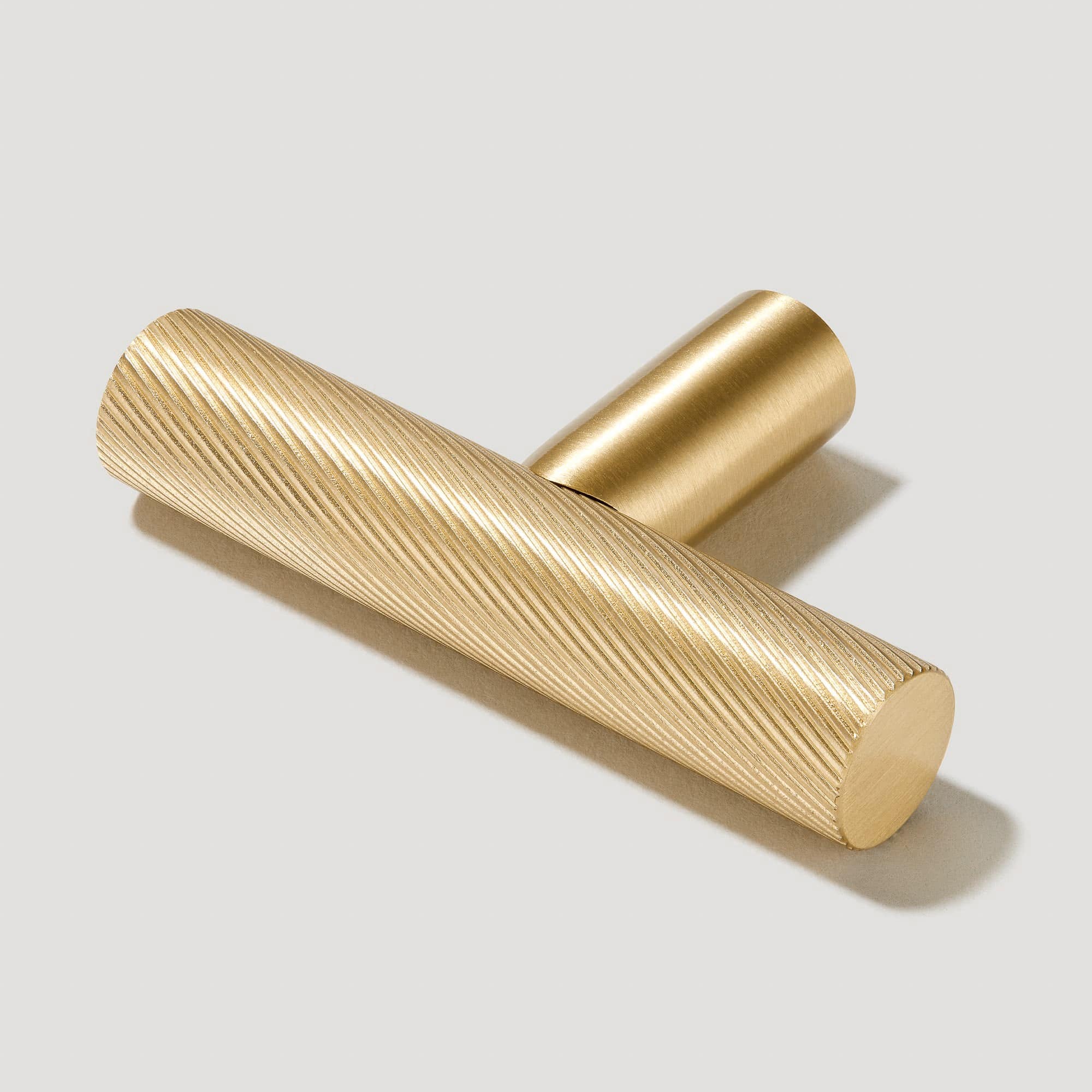 Plank Hardware Handles & Knobs SEARLE Swirl Single T Handle - Brass