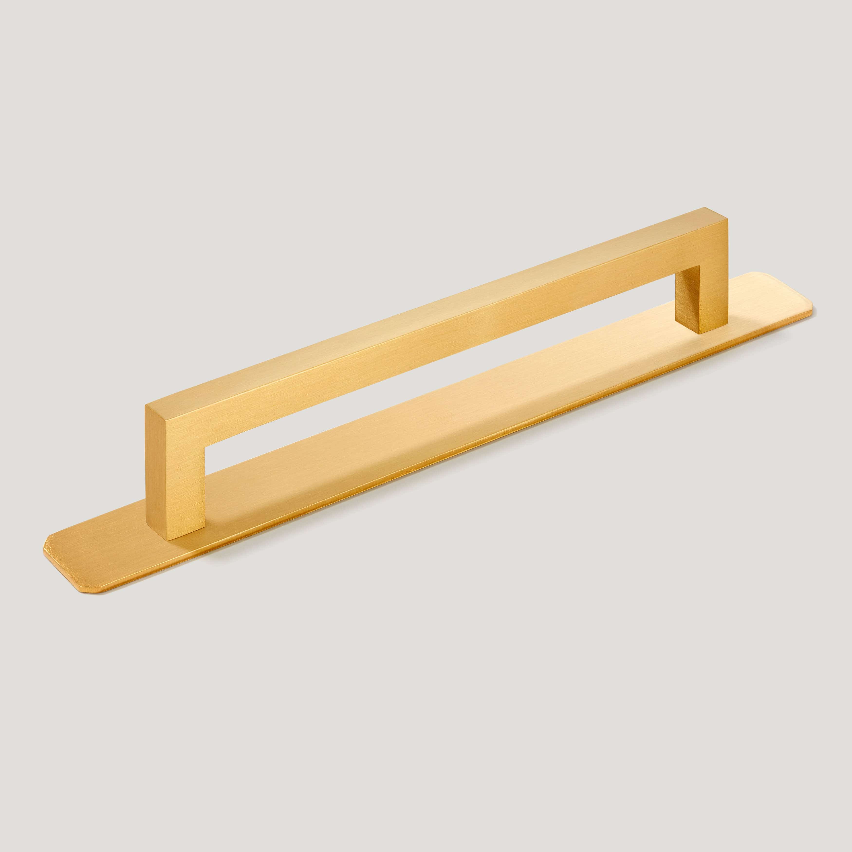 Plank Hardware Handles & Knobs 138mm (128mm CC) / Handle with Backplate VOLTA D-Bar Slim Handle - Brass